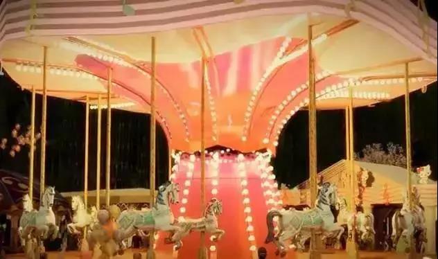乐园旋转木马