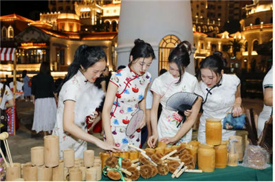 918博天堂欢乐小镇：盛世华诞，共享夜市璀璨国庆夜，逛不一样的夜市