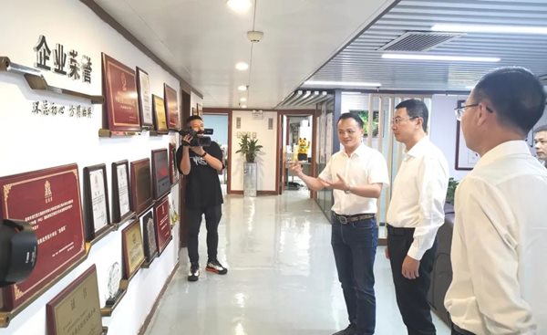 【集团快讯】肇庆市委副书记、市政府市长许晓雄率队到918博天堂文旅集团进行考察交流